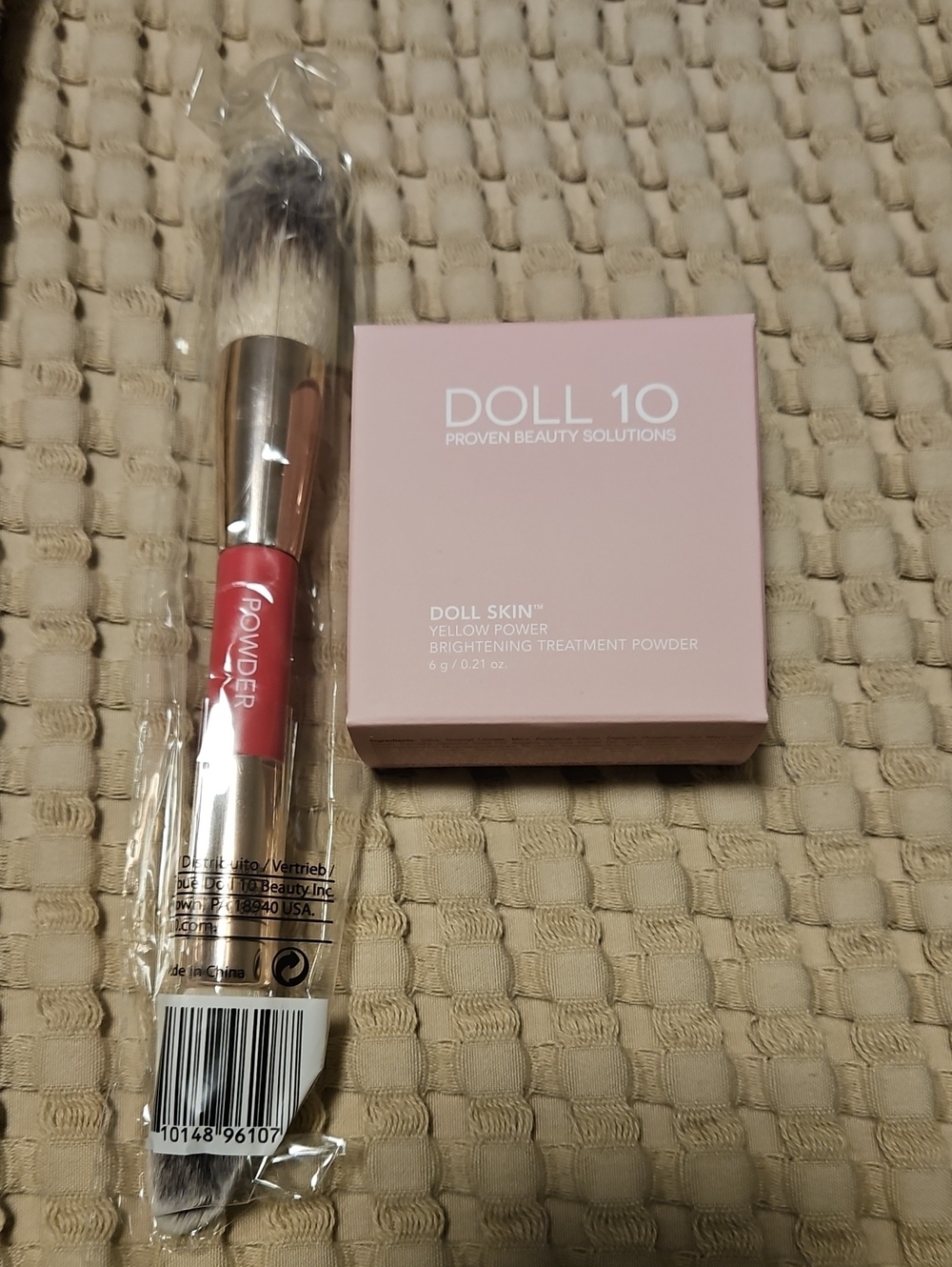 Doll 10 Powder Brush with Yellow Powder Pink Compact
